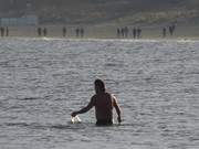 Wassertemperatur der Ostsee prfen: Anbaden im Januar.