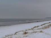 Blick nach Koserow: Der Ostseestrand von Zinnowitz.