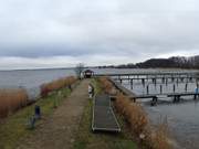 Winterliche Einsamkeit: Sportboothafen am Peenestrom bei Karnin.