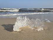 Diadem aus Eis: Am Ostseestrand von Stubbenfelde.