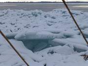 Zusammengedrngt: Eisschollen auf dem Achterwasser am Loddiner Hft.