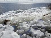 Halbinsel Loddiner Hft: Trotz Sonnenschein schwinden die Eisberge nur langsam.