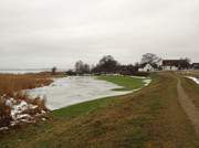 Schneereste auf Usedom: Am Achterwasserhafen des Seebades Zempin.