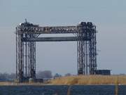 Ruine: Einst berspannte die Eisenbahnhubbrcke den Peenestrom.