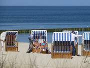 Fast wie im Sommerurlaub: Strandkrbe am Ostseestrand von Koserow.