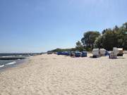 Blick nach Stubbenfelde: Der Ostseestrand des Seebades Loddin.