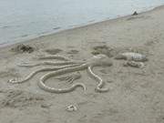 Sandskulptur am Ostseestrand des Seebades Karlshagen.