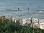 Abendliches Bad in der Ostsee: Kaiserbad Heringsdorf auf Usedom.