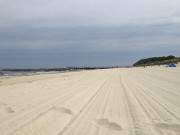 Fuabdrcke im Strandsand: Ostseestrand bei Koserow.