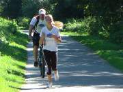 Usedom-Marathon und Radfahrer: Auf dem Kstenradweg am Klpinsee.