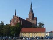 Friedland in Vorpommern: Marktplatz und Kirche.