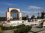 Vorbereitungen zum Kurkonzert: Konzertmuschel an der Strandpromenade.