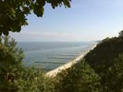 Blick vom Koserower Streckelsberg: Endloser Sandstrand an der Ostsee.