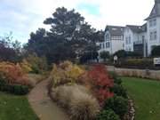 Auch im Herbst ein Farbgenuss: Strandpromenade von Zinnowitz.