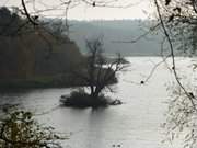 Blick vom Kurplatz: Klpinsee und Schwaneninsel.