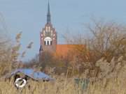 Weithin sichtbar: Die Kirche der Stadt Usedom.