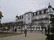 Winterliche Einsamkeit: Strandpromenade des Ostseebades Ahlbeck.