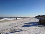 Breiter Eisrand an der Ostsee: Strand zwischen Klpinsee und ckeritz.