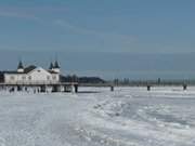 Blick aufs Eis: Die Seebrcke des Usedomer Kaiserbades Ahlbeck.