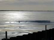 Sonne und Eis: Blick ber die Eisflchen auf dem Achterwasser.