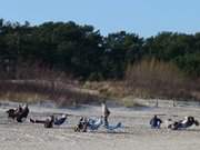 Kaiserbad Ahlbeck auf Usedom: Sonnenbad am Ostseestrand.