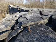 Im Hochgebirge: Auf dem geborstenen Dach des Schutzbunkers.