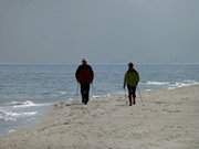 Aktiv-Urlaub auf Usedom: Nordic Walking am Ostseestrand.