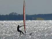Surfen auf dem Achterwasser: Aktiv-Urlaub auf Usedom.
