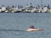 Sommer, kaum Wind, 24°C: Baden am Streckelsberg bei Koserow.