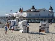 Weier Ostseestrand: Seebrcke des Ostseebades Ahlbeck auf Usedom.