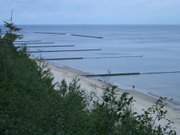 Blick von Streckelsberg: Der Strand des Ostseebades Koserow.