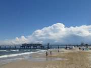 Wolken ber Usedom: Seebrcke des Ostseebades Heringsdorf.