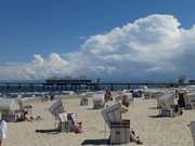 Sonnenbad am Ostseestrand: Das Kaiserbad Heringsdorf auf Usedom.