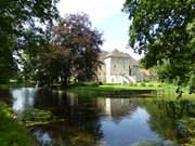 Am Burggraben: Das Wasserschloss Mellenthin im Usedomer Hinterland.