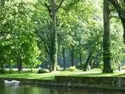 Wasserschloss Mellenthin: Sonne im Schlosshof.