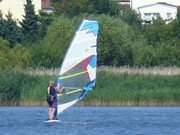 Flaute: Surfer auf dem Achterwasser bei ckeritz.