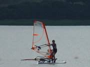 Surfen lernen: Surfschler auf dem Achterwasser bei ckeritz.