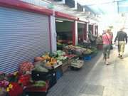 Noch nicht viel los: Bauernmarkt in Swinemnde.