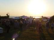 Sonnenuntergang ber dem Achterwasser: Erntefest in Loddin.