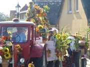 Erntekrone: Groes Erntefest am Achterwasser in Loddin.