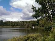 Blick ber den Klpinsee zum Steg an der Strandstrae.