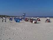 Strandkrbe in der Sonne: Ostseestrand des Kaiserbades Ahlbeck.