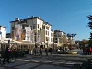 Belebt auch im November: Die Strandpromenade von Swinemnde.