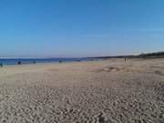 Breiter Sandstrand: Strand an der Westmole des Swinemnder Hafens.