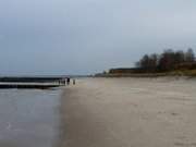 Dezembertag auf Usedom: Strand von Koserow.