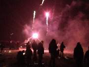 Jahreswechsel: Vorfristiges Feuerwerk am Ostseestrand von Usedom.