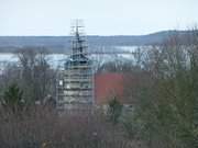 Blick vom Mhlenberg zu Benz: Kirche und Schmollensee.