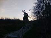 Weg auf den Mhlenberg bei Benz: Die Hollnderwindmhle.