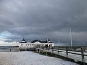 Ostseebad Ahlbeck auf Usedom: Seebrcke im Winter.