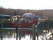 Winter auf Usedom: Fischerboot im Achterwasserhafen von Loddin.